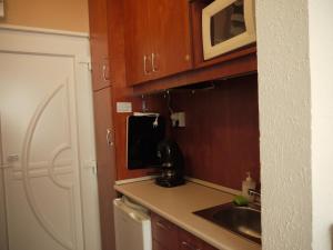 Kuchyňa alebo kuchynka v ubytovaní Vízparti SAS Apartman Siófok + 14 fotografií
