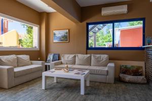 a living room with a couch and a table at Vliho Bay Boutique Hotel in Yenion