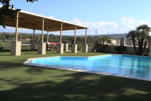 Bazén v ubytování Quarto di Monte Suite & Spa nebo v jeho okolí