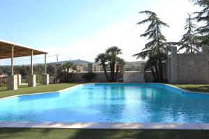 Bazén v ubytování Quarto di Monte Suite & Spa nebo v jeho okolí