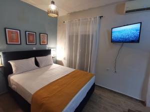 Ένα ή περισσότερα κρεβάτια σε δωμάτιο στο A&A Alexadroupoli