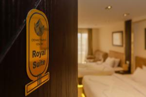 Postel nebo postele na pokoji v ubytování Crowne Pyramids View inn