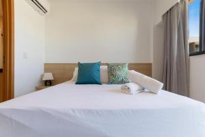 Ένα ή περισσότερα κρεβάτια σε δωμάτιο στο Makia Beach Encantador A-219 - Em Muro Alto +44 φωτογραφίες