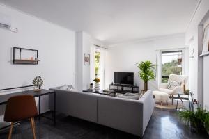 Χώρος καθιστικού στο Glyfada First Class Suite