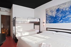 Postel nebo postele na pokoji v ubytování Hotel Silvana