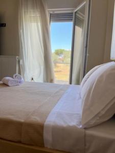 Ένα ή περισσότερα κρεβάτια σε δωμάτιο στο Christina's Garden View Casa