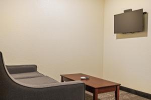 TV a/nebo společenská místnost v ubytování Cobblestone Hotel & Suites - Alpine
