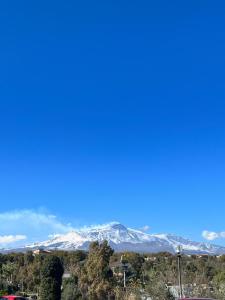 En generel udsigt til bjerge eller udsigt til bjerge taget fra feriehuset