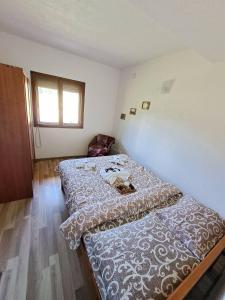 Postel nebo postele na pokoji v ubytování Eco Village Podgora Household Kaljevic