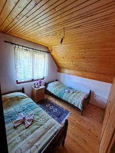 Postel nebo postele na pokoji v ubytování Eco Village Podgora Household Kaljevic