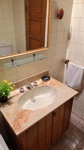 Koupelna v ubytování Los Frutales + 16 fotografií