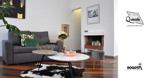 Khu vực ghế ngồi tại Depa Quevedo - Trendy Revamped Flat - Exceptional Spot in Bogotá's Historic Colonial Square - Candelaria