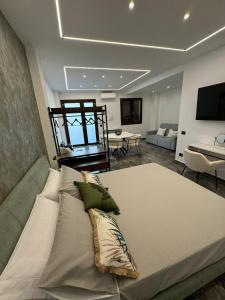 TV a/nebo společenská místnost v ubytování GRA' Suite Deluxe + 8 fotografií