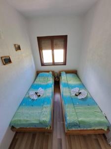 Postel nebo postele na pokoji v ubytování Eco Village Podgora Household Kaljevic