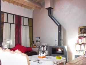 a living room with a couch and a tv at Loft Ecologique in Villesèque-des-Corbières