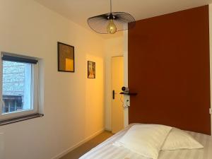 Maison des ambans chambres d'hotes hypercentre 200m de la gare et petit dejeuner inclus客房内的一张或多张床位
