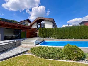 Bazén v ubytování Chalet Súľov - Pool & Sauna nebo v jeho okolí