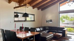 Posezení v ubytování Chalet Súľov - Pool & Sauna