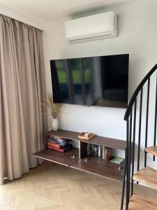 TV a/nebo společenská místnost v ubytování Kingdomki