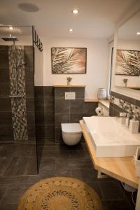 Afbeelding uit fotogalerij van Moderne Wohnung zum Wohlfühlen in Brachbach