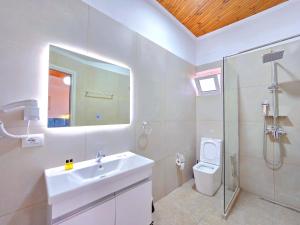 Koupelna v ubytování Enma Rooms + 32 fotografií