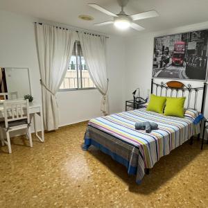 Postel nebo postele na pokoji v ubytování Habitaciones en GANDIA a 5 min del centro histórico