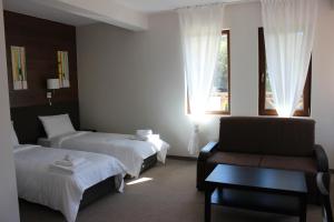 Postel nebo postele na pokoji v ubytování Trigrad Hotel