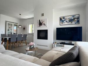 Galeriebild der Unterkunft Princess Apartment with Sea View and Private Parking for 2 Cars in Dramalj