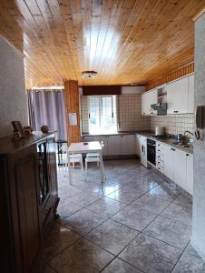 Η κουζίνα ή μικρή κουζίνα στο Ibu Beer&Grill