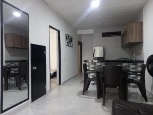 Kuchyň nebo kuchyňský kout v ubytování SANTYS HOUSE MELGAR apartamento amoblado para 6 personas