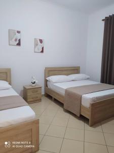 Postel nebo postele na pokoji v ubytování Apartments fatmir
