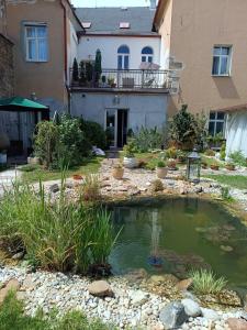 Κήπος έξω από το Apartmány u sv. Michaela
