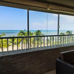 ein Zimmer mit Blick auf den Strand und das Meer in der Unterkunft Apartamento con vista al Mar y salida a la playa in Tucacas