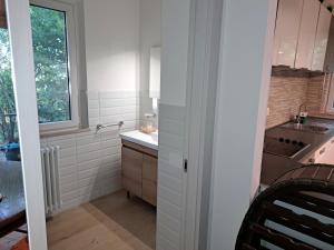 Kuchyň nebo kuchyňský kout v ubytování casa con bosco e vista mare + 48 fotografií