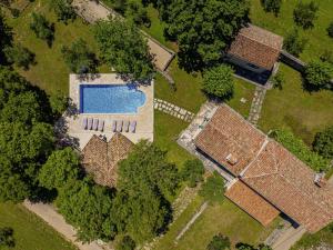 Bazén v ubytovaní Villa Salambati 9 in Salambati (Haus für 8-9 Personen) alebo v jeho blízkosti