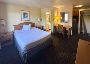 Postel nebo postele na pokoji v ubytování Motel 6 Tempe, AZ Elliot Road