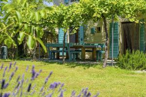 Vonkajšia záhrada v ubytovaní Villa Salambati 9 in Salambati (Haus für 8-9 Personen)