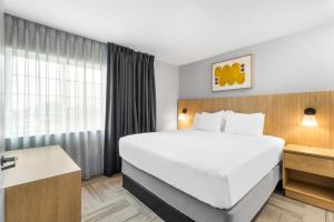 Postel nebo postele na pokoji v ubytování Sonesta Simply Suites Austin South