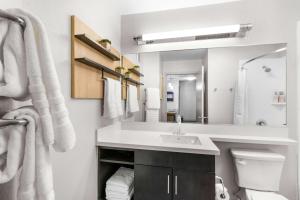 Koupelna v ubytování Sonesta Simply Suites Austin South + 37 fotografií