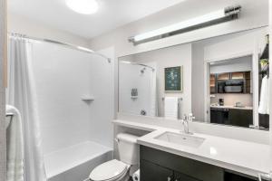 Koupelna v ubytování Sonesta Simply Suites Austin South