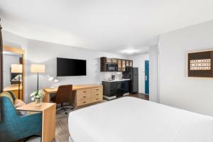 TV a/nebo společenská místnost v ubytování Sonesta Simply Suites Austin South
