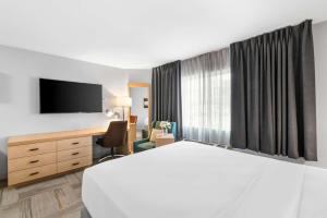 Postel nebo postele na pokoji v ubytování Sonesta Simply Suites Austin South