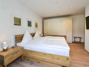 Afbeelding uit fotogalerij van Ferienwohnung Luxus am Toskanapark - Luxus-Ferienwohnung, seenah und exklusiv in Lindau