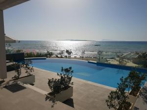 Fotografie z fotogalerie ubytování Paralia Luxury Suites v destinaci Agios Stefanos + 37 fotografií