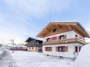 El edificio en el que está el chalet de montaña