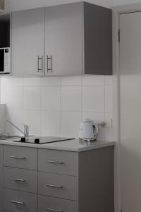 Η κουζίνα ή μικρή κουζίνα στο MAC St Kilda Acland St by Melbourne Apartment Collection