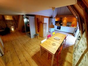 an overhead view of a kitchen and a table in a room at Le Petit Mars in Le Vaulmier