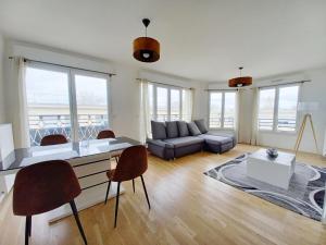 Χώρος καθιστικού στο Appartement 4 Pièces à Bougival