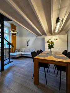 a dining room with a table and chairs and a couch at Apartament Jelonka in Jelenia Góra