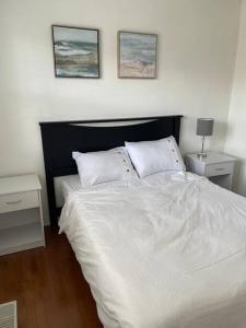 Ένα ή περισσότερα κρεβάτια σε δωμάτιο στο Executive End Unit Townhome